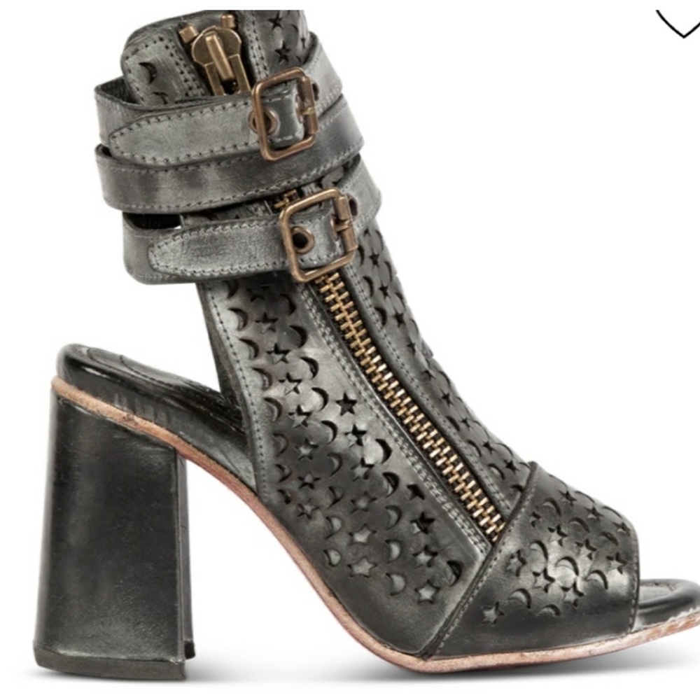 Freebird Teresa - Black Star-Cutout Heeled Sandals - Picture 3 of 13